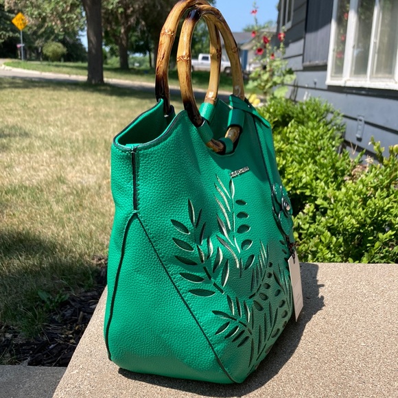 Bamboo Tote Handbag in a Pretty Shade of Green - Picture 4 of 13